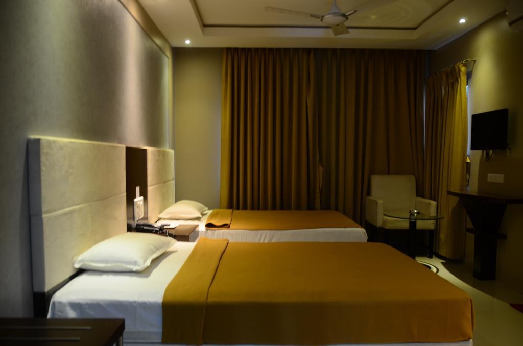 Hotel Blue Lagoon Daman Bilik gambar