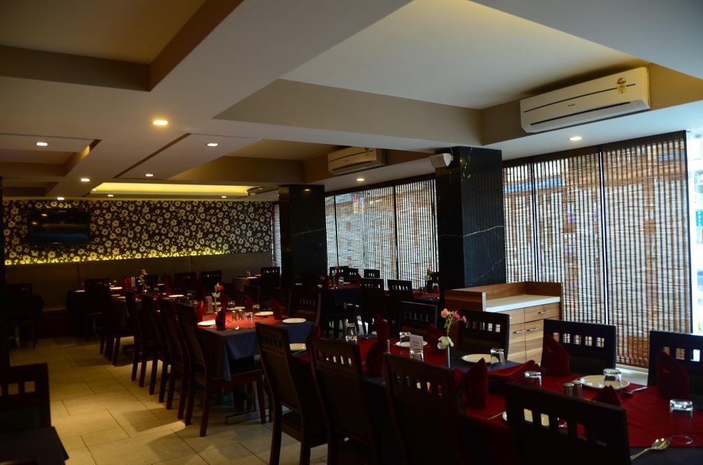 Hotel Blue Lagoon Daman Luaran gambar